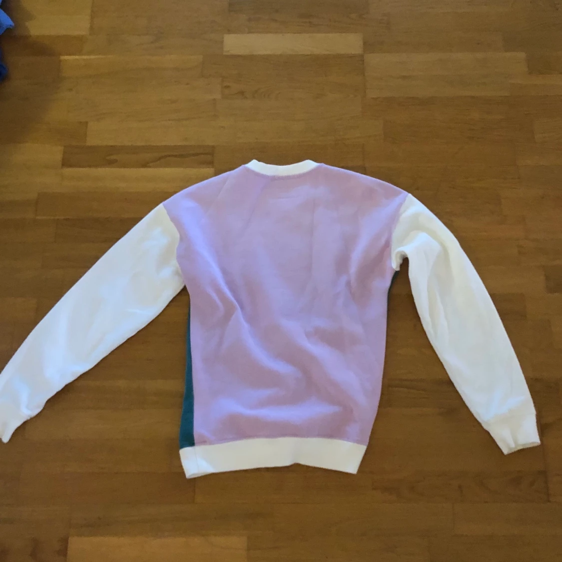 Tröja från Urban Outfitters - 91