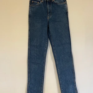 Jeans Weekday strl 24 - Använda 2 gånger. Nypris ca 400kr. Frakt ingår🥰