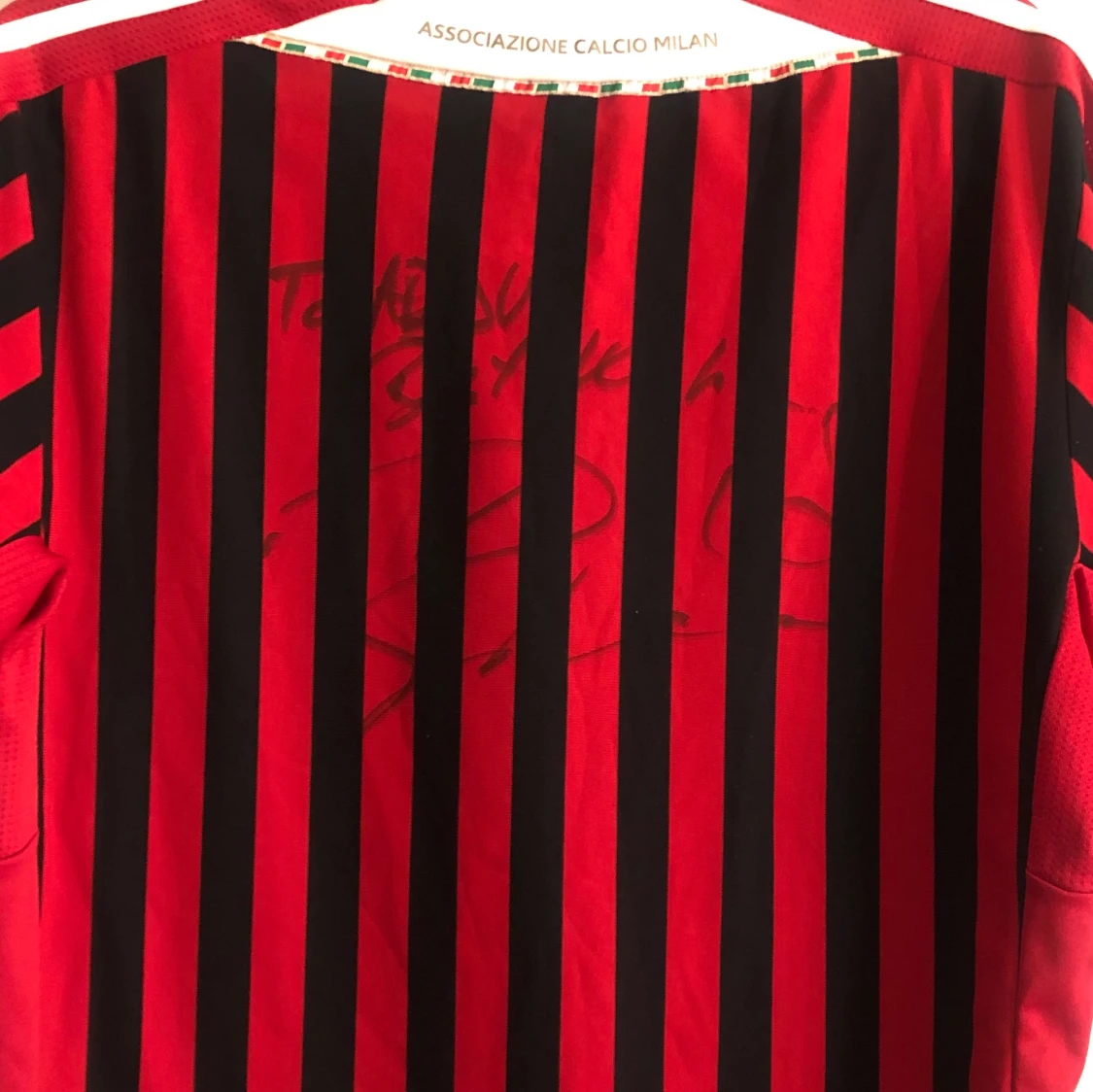 Äkta Milan Tshirt med autograf + halsduk - 91