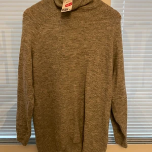 stickad tröja  - Stickad tröja oanvänd 