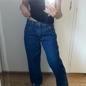 Jean - Straight leg jeans från Wrangler! I superfint skick & snygg passform! 
