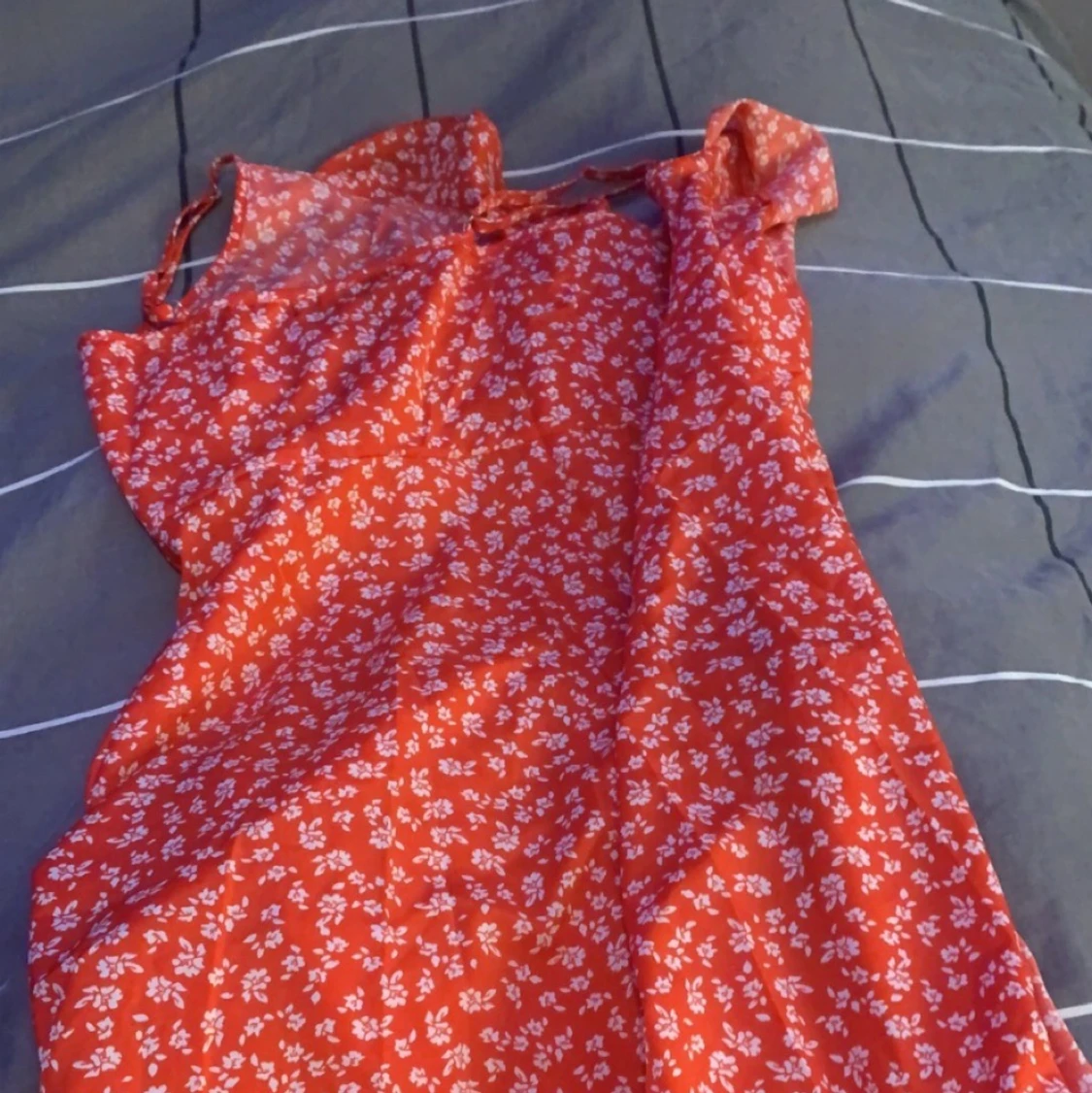 Shein röd och vit blommig klänning. - 91