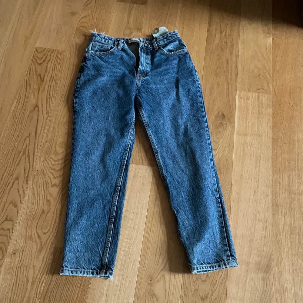 Storlek 38, helt nya! Från zara. Jeans & Byxor.