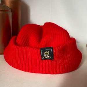Teddy Fresh mössa - Klassiska teddy fresh beanie som jag använt en gång. Tvärskön men tyvärr inte min färg, onesize