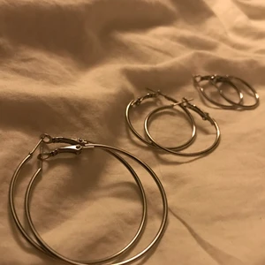 Örhängen  - Runda silver örhängen i olika storlekar💕15kr för alla (5kr för ett par)