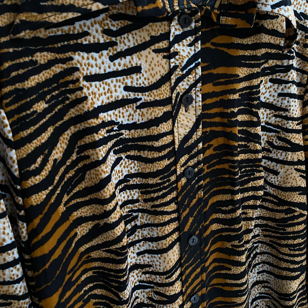 Tiger skjorte str M. Skjortor.