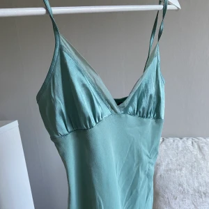 Topp  - Jättesöt ljusblå topp, använd en gång bra skick! Passar som en xs-s stretchig! 