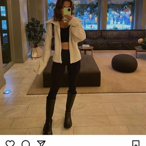 & Other stories stickad kofta  - 🤍Säljer nu min fina kofta som jag köpte av tjej här på plick, den kommer inte till någon användning så väljer att sälja den nu. Den är helt fläckfri och knappt använd det är en strl M men skulle nog passa någon som är en strl S också!🤍 (sista Bilden är lånad)