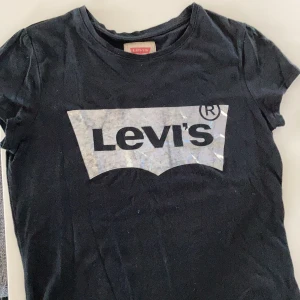 T-shirt Levis stl 14 - T-shirt Levis i stl 14. Ca xsmall 