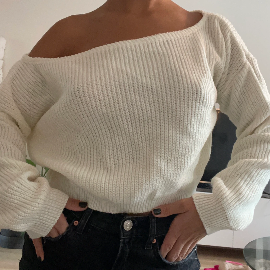 Off shoulder stickad tröja  - 90