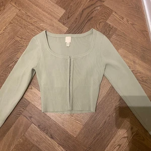 Virkad topp  - Helt oanvänd ljus grön! OBS BUDGIVNINGEN SLUTAR SNART