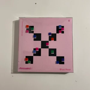 Blue hour txt album - Säljer allt som kom utom photocard:) frakt 48kr