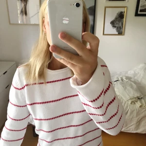 randig stickad  - trendig rödrandig tröja från race marine ✨ storlek 44 men skulle definitivt säga att den är mindre, snarare storlek s/m 