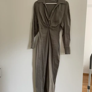 Zara klänning - Säljer klänning från Zara! Aldrig använd, storlek XS