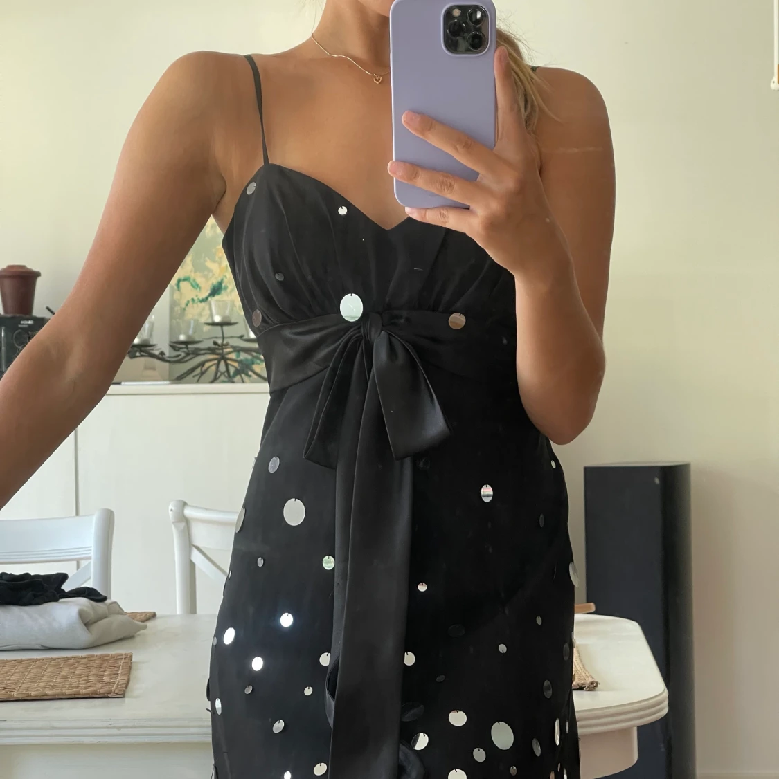 Svart klänning med paljetter i stl 40