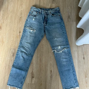 501 Levis - INTRESSEKOLL!!!! funderar att sälja mina levis 501 som tyvärr är för små. Strl S. Skulle säga W25. 
