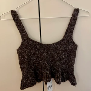 Brunt linne från Zara - Jättegulligt linne från Zara. Helt nytt, aldrig använt! Storlek S 