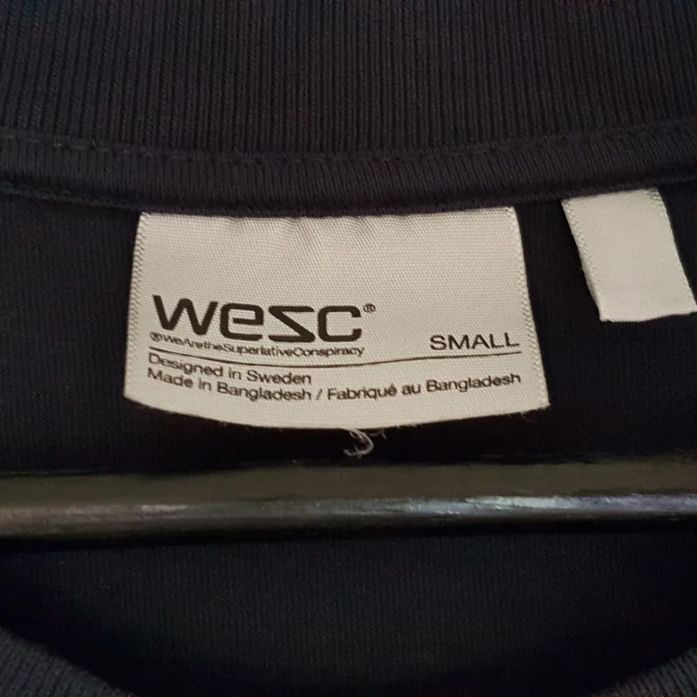 WESC t-shirt. Mörkblå. Aldrig använd.. T-shirts.