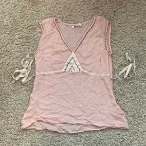 Söt topp - Söt topp från flash💓 den har band man kan knyta runt midjan, aldrig använt!