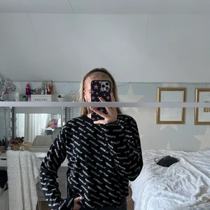 Cool tröja - Tröja ifrån chiquelle i strl S