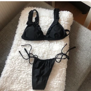 Svart bikini - Jätte snygg bikini som tyvärr aldrig kommer till användning :( Från SHEIN där toppen är i storlek M och botten i XS. Aldrig använd! 💕