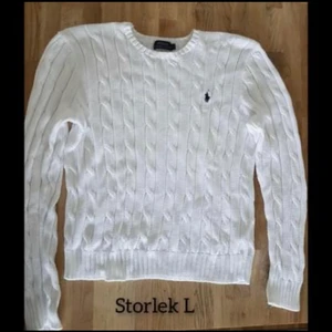 Ralph Lauren - Stickad tröja från Ralph Lauren, i mycket bra skick. Den passar M/L. Men skulle mer säga att den är M. 