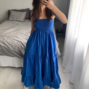 (Inte säker på om jag vill sälja) jätte fin blå klänning från zara som jag endast använt en gång!☺️(270kr)