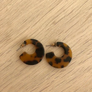 Hoops - örhängen 🌻  - Fina örhängen i fint skick 🌻