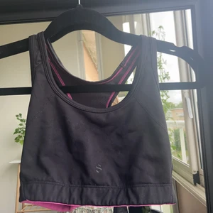 Sport-Bh - Basic svart sportbh med rosa detaljer från HM 💕