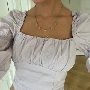 Lila söt smockad topp från h&m 💜 - Fint skick topp smockad från h&m. Sitter väldigt smickrande mot kroppen! Strl 36 (passar XS-S) Pris: 100kr + frakt