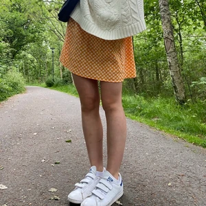 Orange klänning  - Jättefin orange sommarklänning! Köpte för 150kr. Ni står för frakt 🚚 