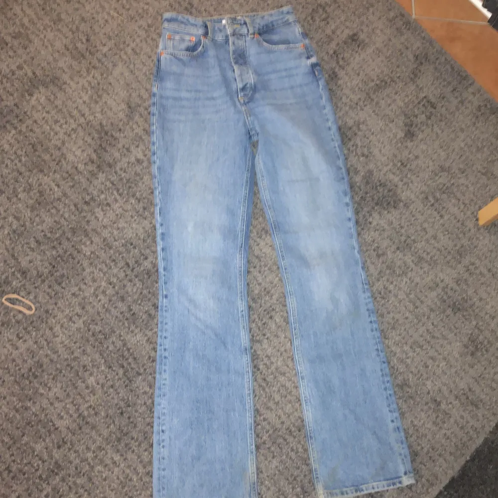 Några  trendiga zara jeans. nästintill oanvända. spårbar frakt. Jeans & Byxor.