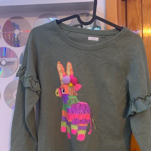 Tjock tröja  - En tröja jag fick för ett tag sen för liten o inte min stil