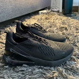 Nike air max 270 - storlek 38, endast använda en gång så i perfekt skick!