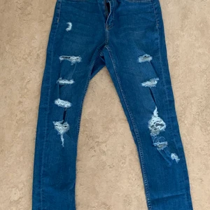 Jeans med håll - Använt 1 gång