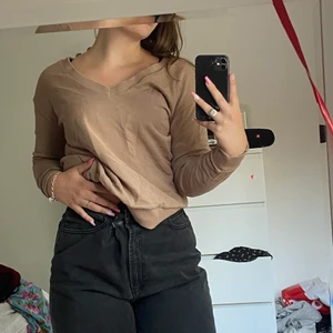 Vringad tröja - Beigebrun sweatshirt från NAKD. Storlek xxs men passar absolut en S