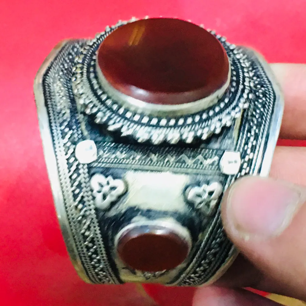 This is handmade Afghan turkman carved bracelet made adjustable . Övrigt.