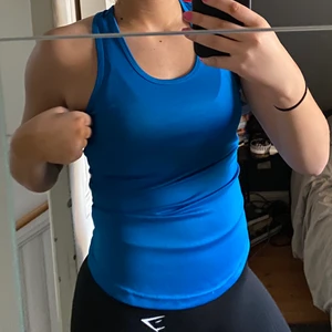 Träningslinne - Vet faktiskt inte märket, storlek XS men passar absolut S. Använt MAX 5 gånger 