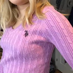 Rosa Ralph Lauren tröja som aldrig är använd. Köparen står för frakt❤️