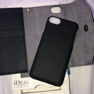 Mobilskal/plånbok (nyskick) - Helt nytt mobilskal/plånbok från ideal of sweden. Aldrig andvänt✨ passar till iPhone 8,7,6,6s skalet är löstagbart från fodralet, Nypris 400kr 