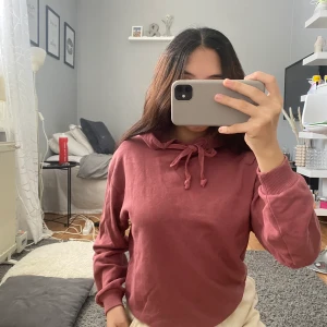 NAKD hoddie - En hoddie med fin färg. Ser ut som ny. Från NA-KD. Köparen står för frakten som är 62kr☺️