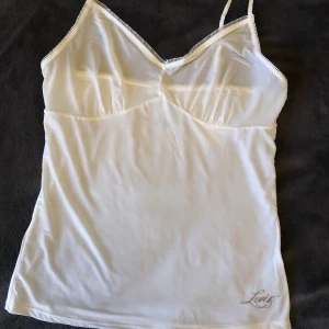 Levi’s linne - Ny Levi’s nattlinne/underlinne i storlek S. Superbra kvalité, fin och silkig material. Aldrig använd 🚫Djurfritt och rökfritt hem 📍Kan mötes upp i Mölnlycke 📬Kan skickas mot fraktkostnad. 