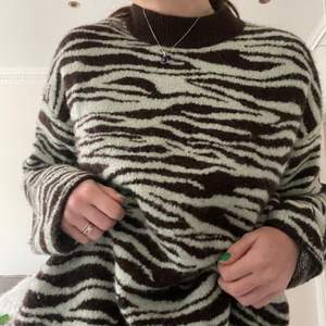 Super cute zebra patterned sweatwe from Weekday! I’m an S but it’s a bit oversized! 