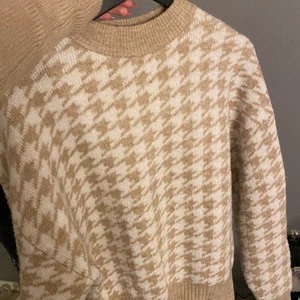 Tröja strl s - Tröja från hm i storlek s men passar även xs, M. Säljer för 100kr+frakt ✨