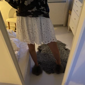 Sommarkjol  - Så fin kjol från Hm som passar jättefint på sommaren😇pris kan diskuteras vid snabb affär!