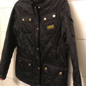 Barbour jacka - Helt ny, saknar dock midjesnörre.