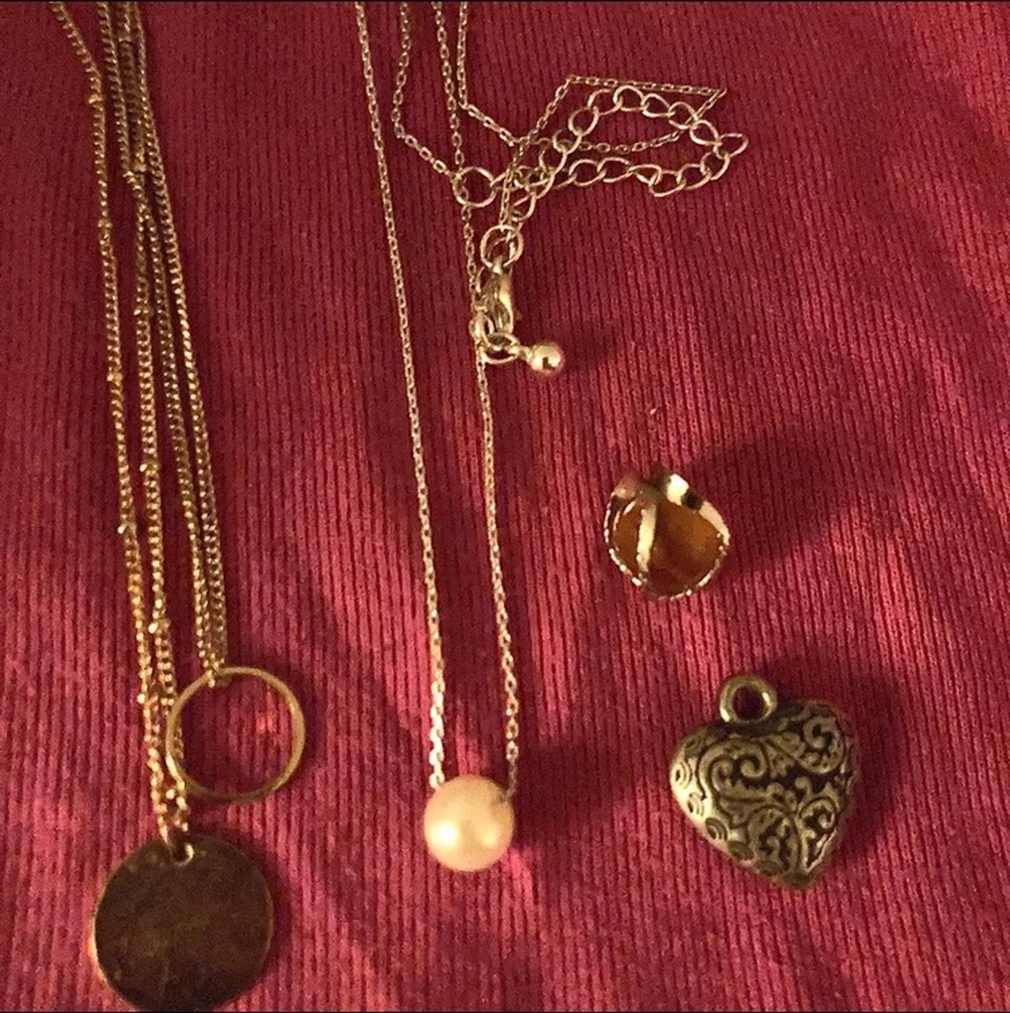 Halsband & berlocker