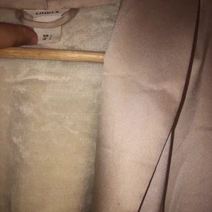 Morgonrock mjuk inuti - Nyskick storlek L men liten i storlek