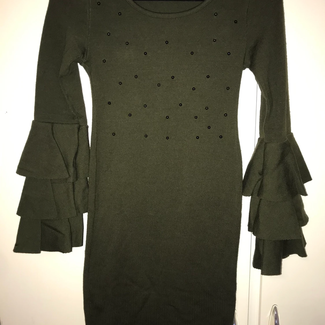 green knitted dress new with black pearls 