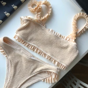Bikini  - Jättefin oanvänd bikini från NA-KD x Camille Botten! Storlek S! Ljusrosa med volanger 💗